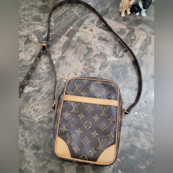 LOUIS VUITTON Authentic Danube Crossbody - Picture 6 of 15